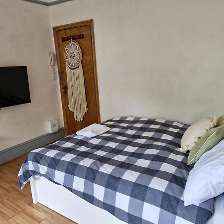 Bright Studio Apartment In A Perfect Location London Exterior photo