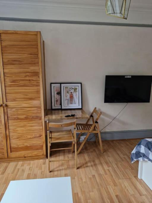 Bright Studio Apartment In A Perfect Location London Exterior photo
